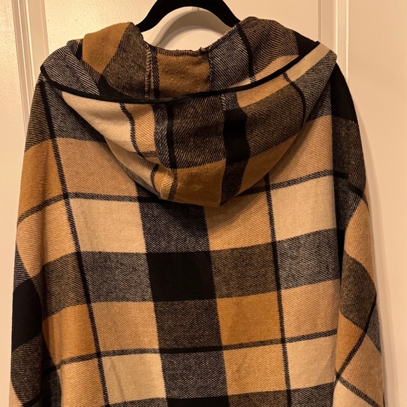 Plaid Hooded Ruana Wrap – One Size Plus Friendly 🖤🤎🤍 - Picture 3 of 8
